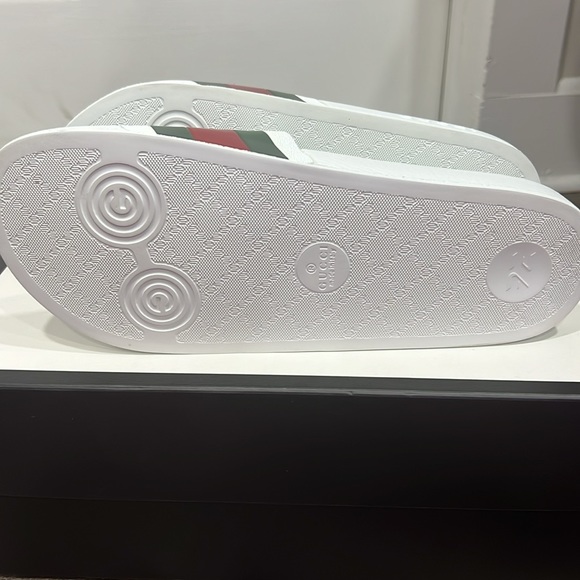 Brand NEW Gucci Slides with Dust Bags in the Box - Picture 3 of 4